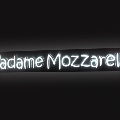 https://www.almaneon.com/portfolio-item/insegne-a-led-madame-mozzarella/